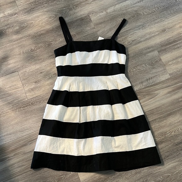 LOFT Dresses & Skirts - NWT Black and white striped Loft dress